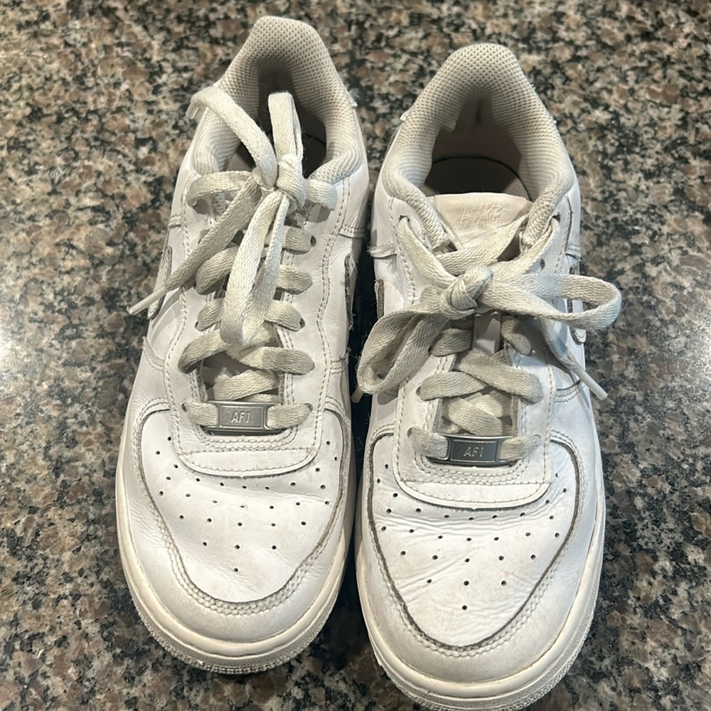 White 5Y Air Force 1s. Good condition.